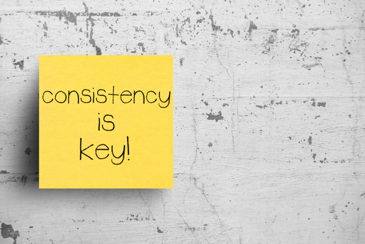 The words consistency is key! written on a sticky note, make-ready process for Charleston home rentals concept