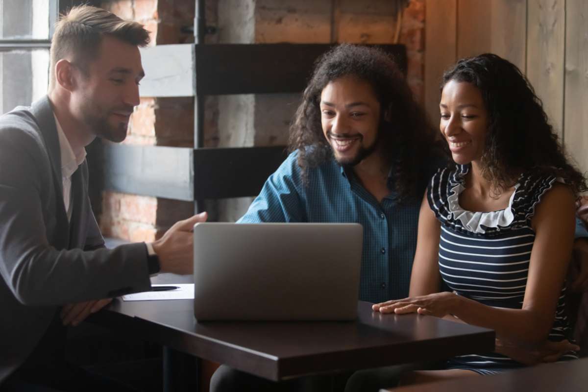 A residential property management expert builds a good tenant relationship with a happy couple