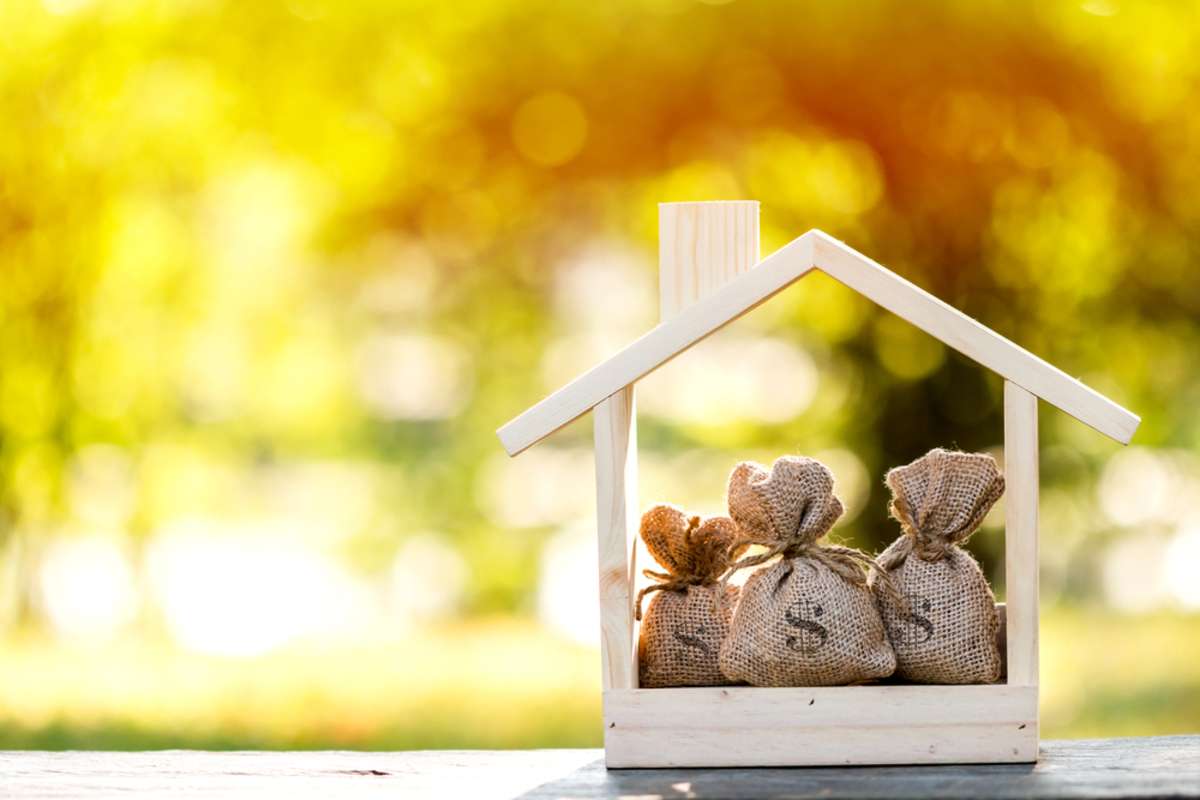 House model with money inside, how much can I rent my house for concept